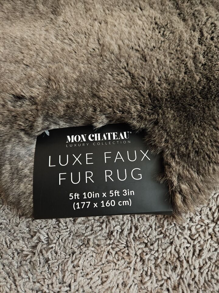 MC FAUX FUR RUG 5'10"X5'3